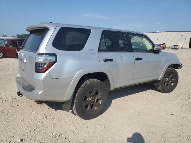 Photo 3 from auction – 2018 TOYOTA 4RUNNER SR with VIN JTEBU5JR9J5497914