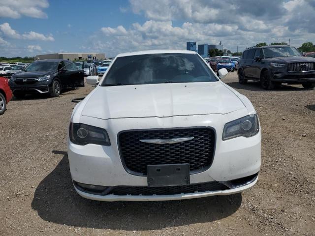Photo 5 from auction – 2016 CHRYSLER 300 S with VIN 2C3CCAGG8GH230571