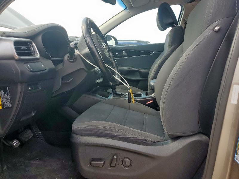 Photo 7 from auction – 2016 KIA SORENTO LX with VIN 5XYPG4A32GG092629