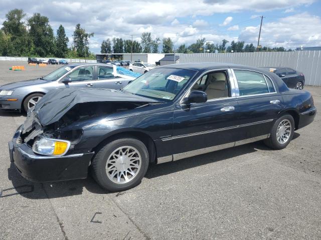 LINCOLN TOWN CAR E 2000 with VIN 1LNHM81W8YY847222 - Photo from auction