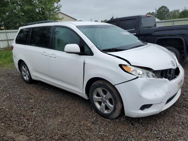 Photo 4 from auction – 2015 TOYOTA SIENNA LE with VIN 5TDKK3DCXFS528076