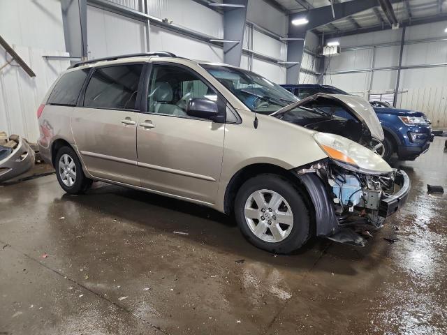 Photo 4 from auction – 2010 TOYOTA SIENNA CE with VIN 5TDKK4CC5AS318680