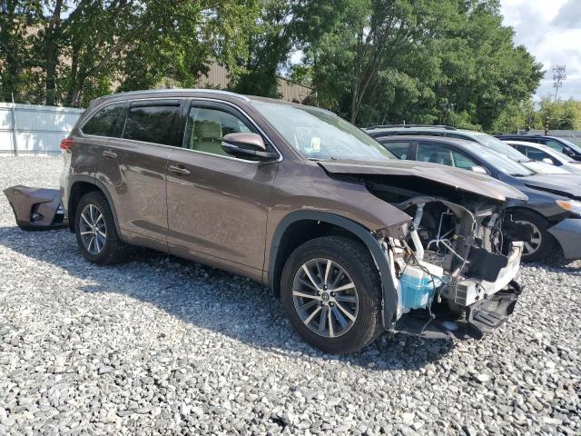 Photo 4 from auction – 2018 TOYOTA HIGHLANDER with VIN 5TDJZRFH9JS865057