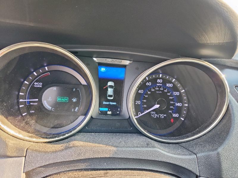 Photo 9 from auction – 2011 HYUNDAI SONATA HYB with VIN KMHEC4A47BA006912