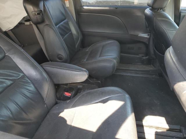 Photo 11 from auction – 2017 TOYOTA SIENNA SE with VIN 5TDXZ3DC6HS888398