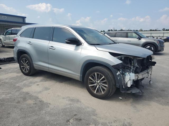 Zdjęcie 4 z aukcji – 2017 TOYOTA HIGHLANDER z VIN 5TDKZRFH7HS510452