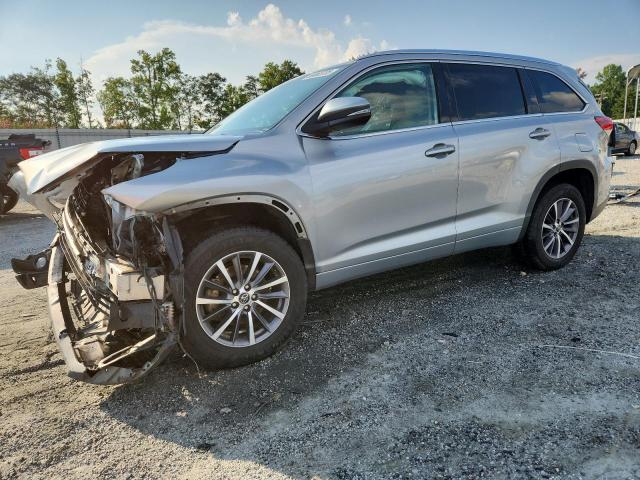 TOYOTA HIGHLANDER 2018 with VIN 5TDKZRFH8JS532742 - Photo from auction