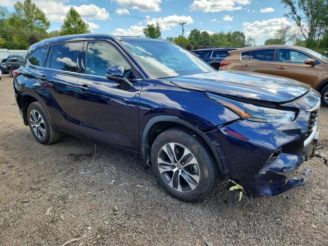 Photo 4 from auction – 2022 TOYOTA HIGHLANDER with VIN 5TDGZRBH8NS208255