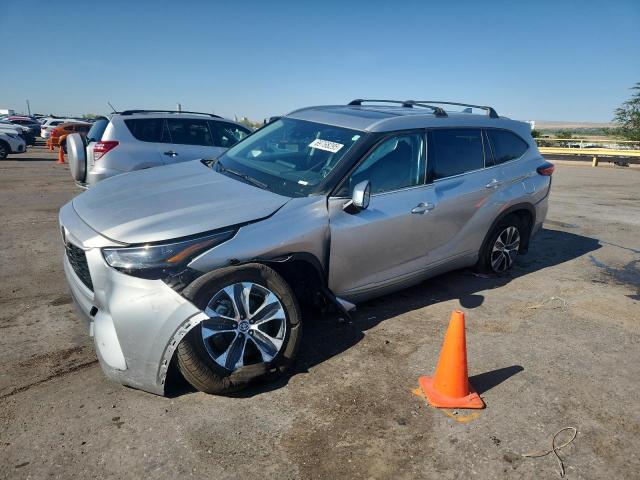 TOYOTA HIGHLANDER 2022 with VIN 5TDHZRBH8NS572048 - Photo from auction
