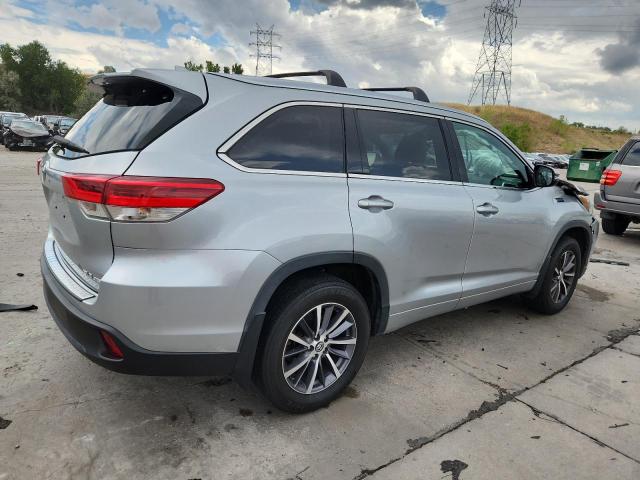 Photo 3 from auction – 2018 TOYOTA HIGHLANDER with VIN 5TDJZRFH6JS832839