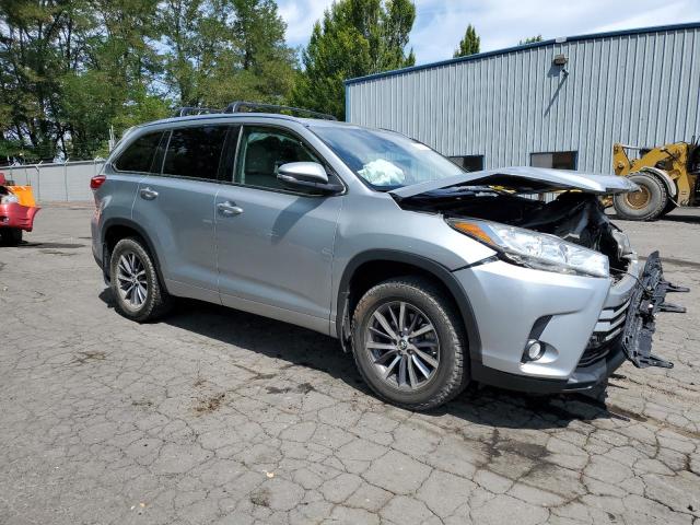 Photo 4 from auction – 2017 TOYOTA HIGHLANDER with VIN 5TDJZRFH5HS521333