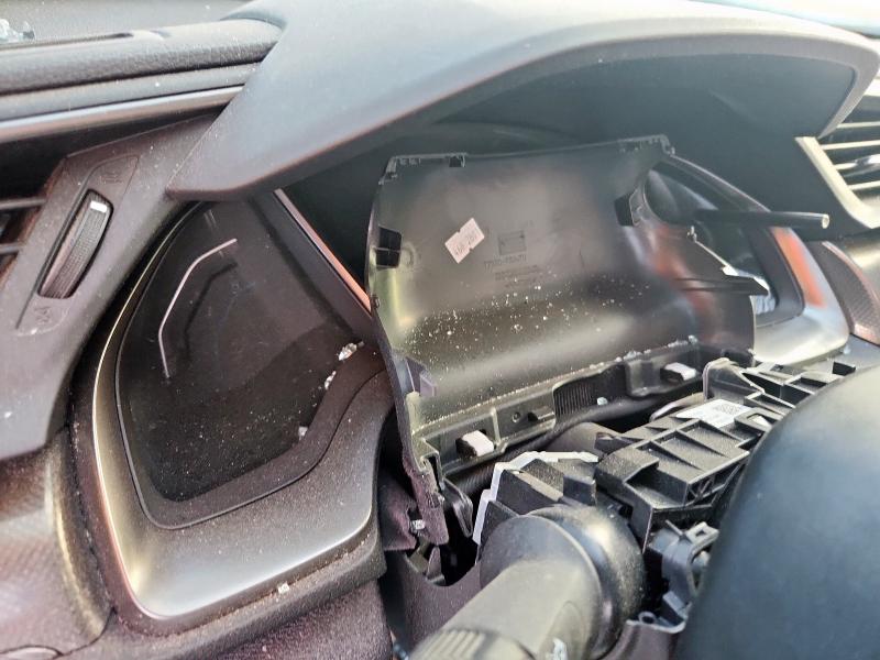 Photo 9 from auction – 2017 HONDA CIVIC with VIN SHHFK7H67HU226344