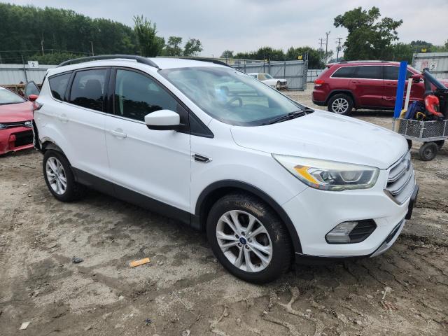 Photo 4 from auction – 2017 FORD ESCAPE SE with VIN 1FMCU9GD4HUB22455