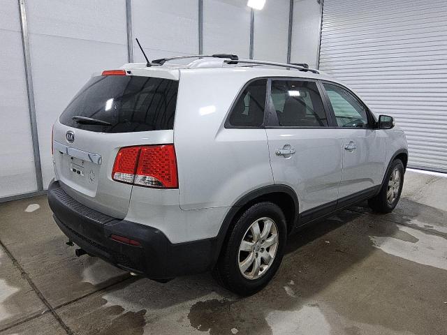 Photo 3 from auction – 2013 KIA SORENTO LX with VIN 5XYKT3A64DG355158