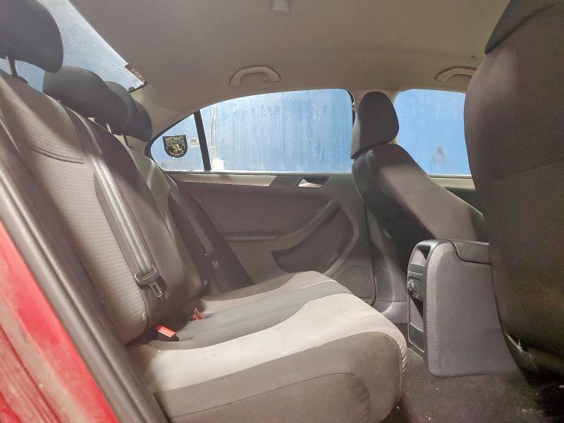 Photo 10 from auction – 2018 VOLKSWAGEN JETTA S with VIN 3VW2B7AJ7JM262015