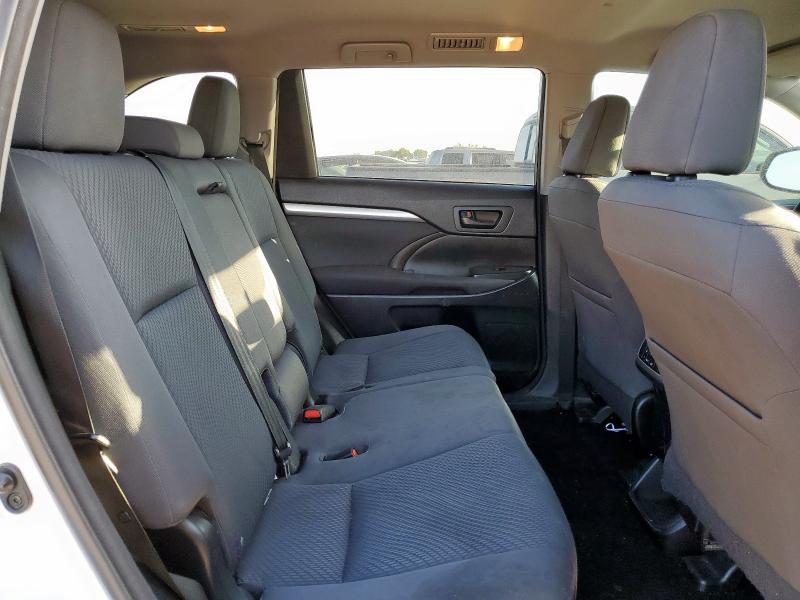 Photo 11 from auction – 2015 TOYOTA HIGHLANDER LE with VIN 5TDZARFH0FS011141