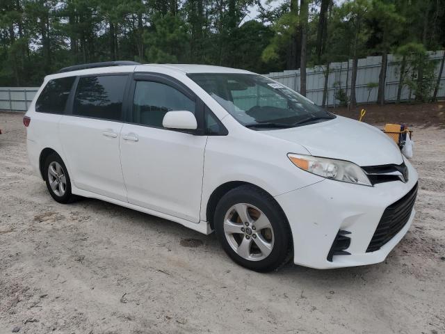 Photo 4 from auction – 2018 TOYOTA SIENNA LE with VIN 5TDKZ3DC0JS904207