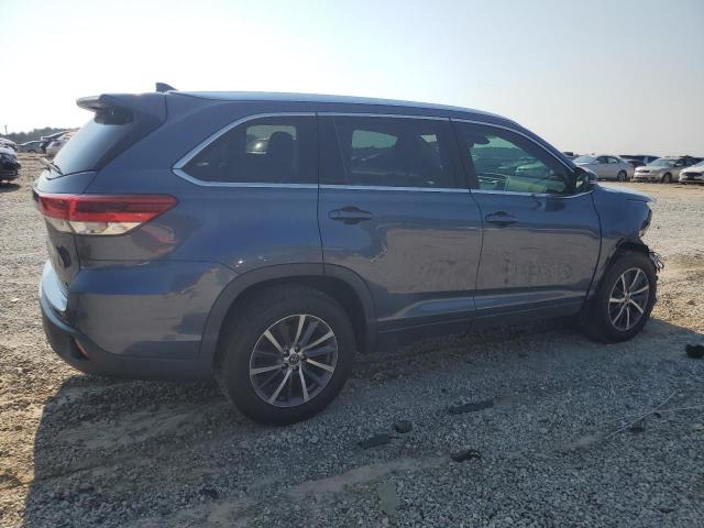 Photo 3 from auction – 2018 TOYOTA HIGHLANDER with VIN 5TDKZRFH0JS269856