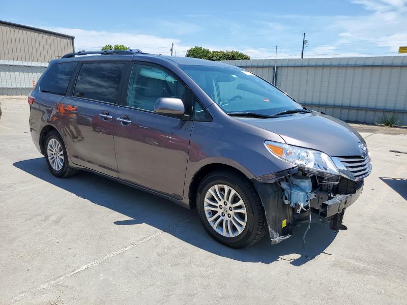 Photo 4 from auction – 2017 TOYOTA SIENNA XLE with VIN 5TDYZ3DC8HS772866