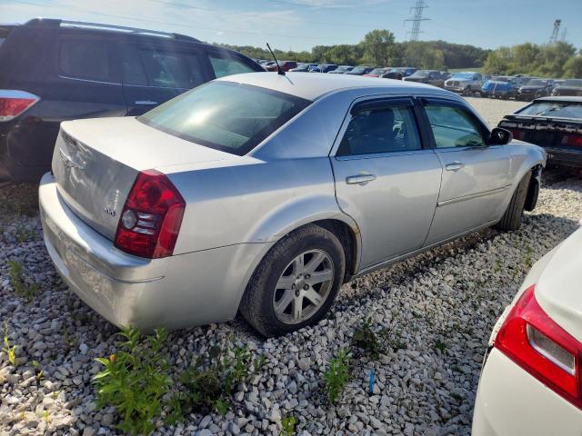 Photo 3 from auction – 2008 CHRYSLER 300 LX with VIN 2C3KA43R08H231046