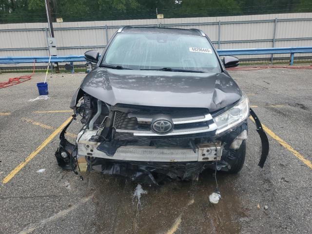 Photo 5 from auction – 2018 TOYOTA HIGHLANDER with VIN 5TDKZRFH1JS532632