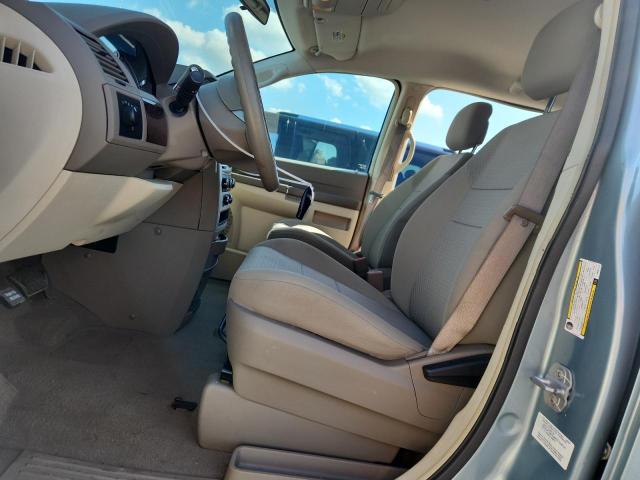 Photo 7 from auction – 2010 CHRYSLER TOWN & COU with VIN 2A4RR2D1XAR391719