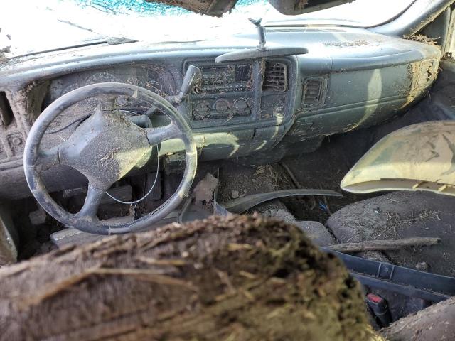 Photo 8 from auction – 2002 CHEVROLET SILVERADO with VIN 1GCHC29U12E104482