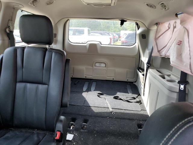 Photo 10 from auction – 2016 CHRYSLER TOWN & COU with VIN 2C4RC1BGXGR149059