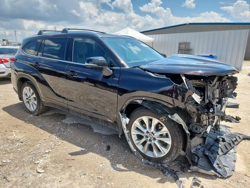 Photo 4 from auction – 2022 TOYOTA HIGHLANDER with VIN 5TDXBRCH7NS073062