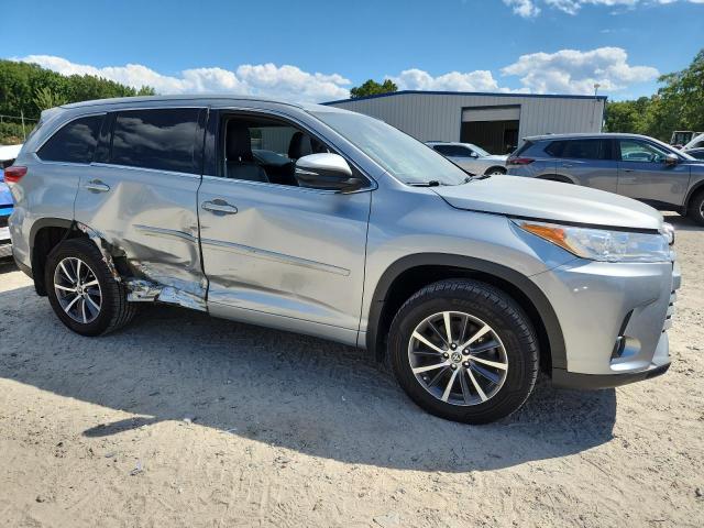 Photo 4 from auction – 2017 TOYOTA HIGHLANDER with VIN 5TDJZRFH6HS449557
