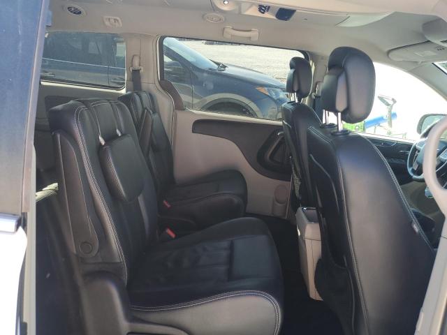 Photo 11 from auction – 2016 CHRYSLER TOWN & COU with VIN 2C4RC1BG3GR186745