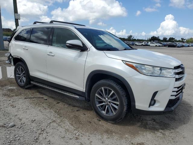 Photo 4 from auction – 2019 TOYOTA HIGHLANDER with VIN 5TDKZRFH9KS570966
