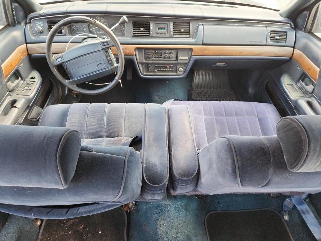 Photo 8 from auction – 1992 FORD CROWN VICT with VIN 2FACP73W1NX134032
