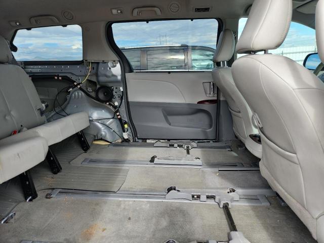 Photo 11 from auction – 2011 TOYOTA SIENNA with VIN 5TDDK3DCXBS018331