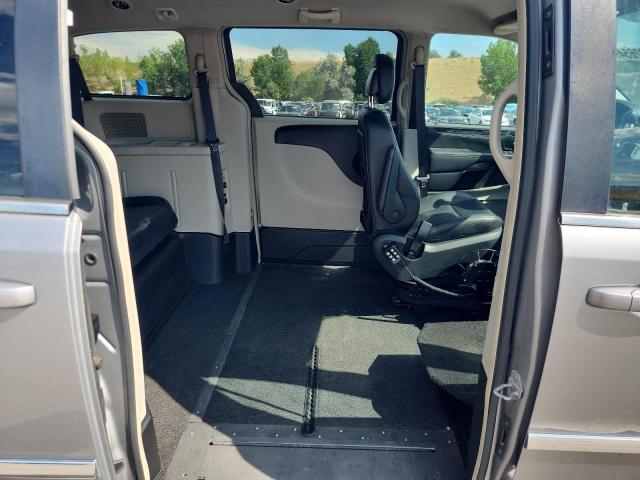 Photo 11 from auction – 2016 CHRYSLER TOWN & COU with VIN 2C4RC1BG9GR229369
