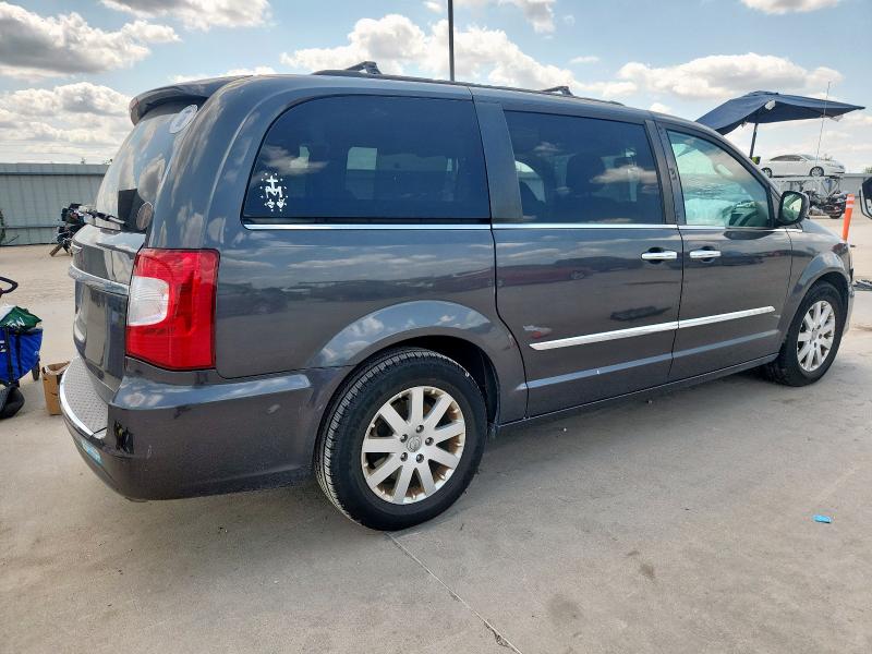 Photo 3 from auction – 2016 CHRYSLER TOWN & COU with VIN 2C4RC1BG7GR175134