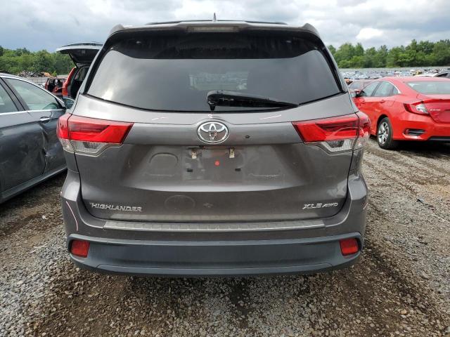Photo 6 from auction – 2018 TOYOTA HIGHLANDER with VIN 5TDJZRFH0JS560126