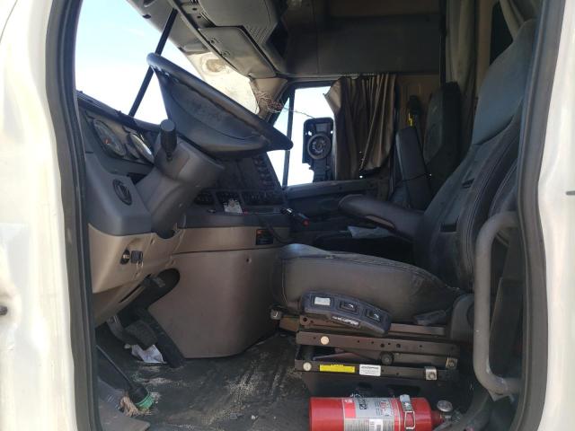 Photo 5 from auction – 2018 FREIGHTLINER CASCADIA 125 with VIN 3AKJGLDRXJSJV9874
