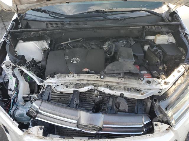 Фото 12 с аукциона – 2018 TOYOTA HIGHLANDER с VIN 5TDYZRFH7JS259562