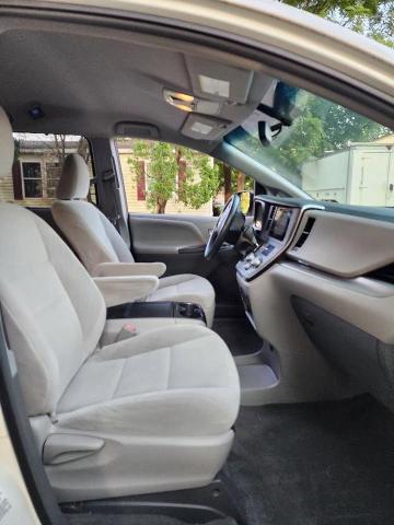 Photo 5 from auction – 2017 TOYOTA SIENNA LE with VIN 5TDJZ3DC5HS154518
