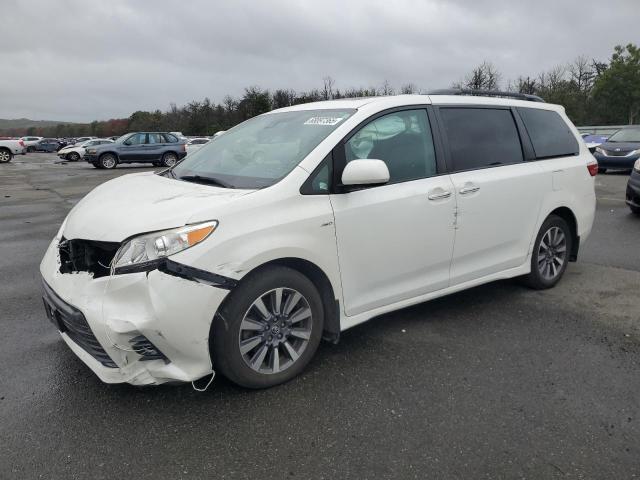 TOYOTA SIENNA XLE 2018 with VIN 5TDDZ3DC6JS189989 - Photo from auction