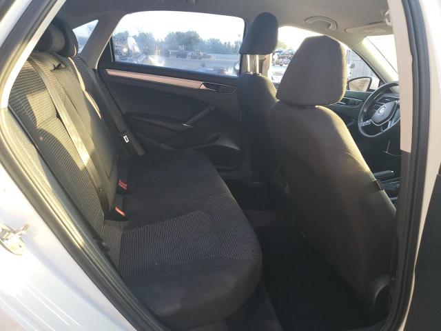 Photo 10 from auction – 2016 VOLKSWAGEN PASSAT S with VIN 1VWAT7A38GC025005