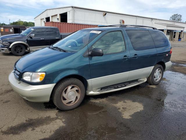 TOYOTA SIENNA LE 1998 with VIN 4T3ZF13C4WU089111 - Photo from auction