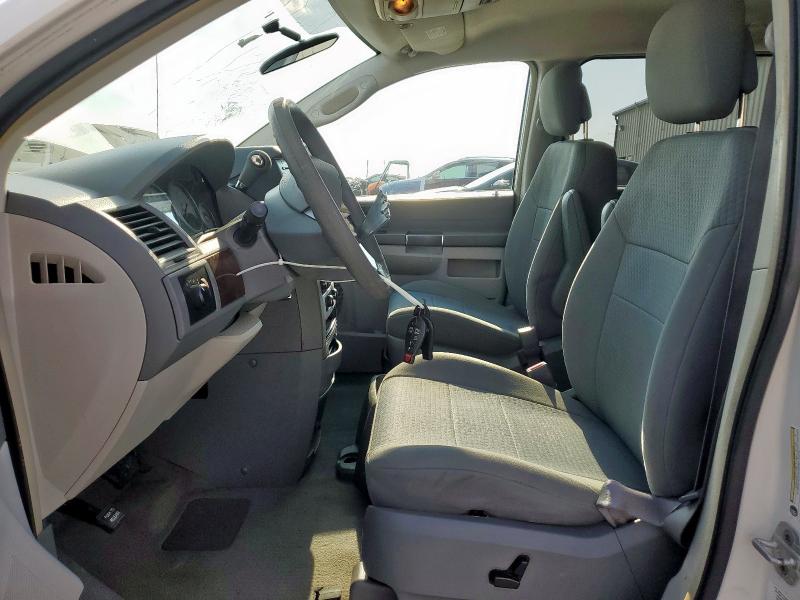 Photo 7 from auction – 2010 CHRYSLER TOWN & COU with VIN 2A4RR2D13AR442297