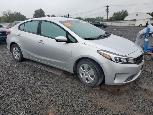Photo 4 from auction – 2017 KIA FORTE LX with VIN 3KPFK4A7XHE104277