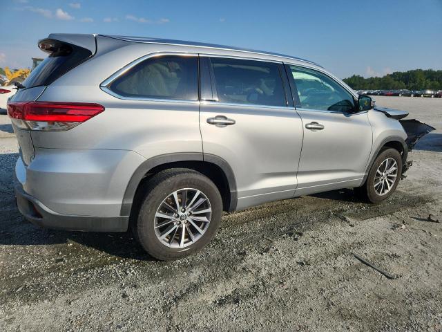Photo 3 from auction – 2018 TOYOTA HIGHLANDER with VIN 5TDKZRFH8JS532742