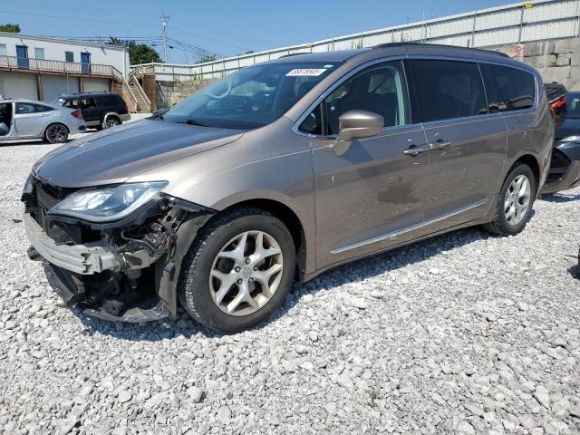 CHRYSLER PACIFICA TOURING L 2017 with VIN 2C4RC1BG2HR592095 - Photo from auction