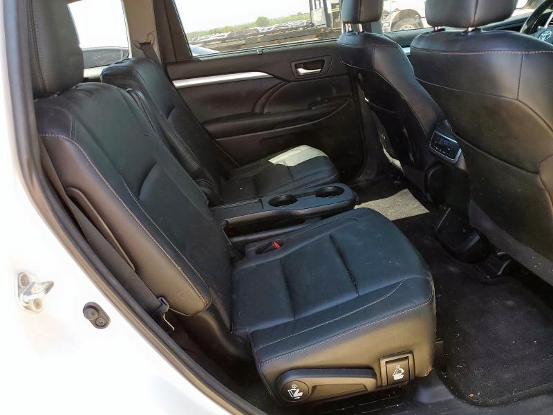 Photo 11 from auction – 2018 TOYOTA HIGHLANDER with VIN 5TDKZRFH4JS540983
