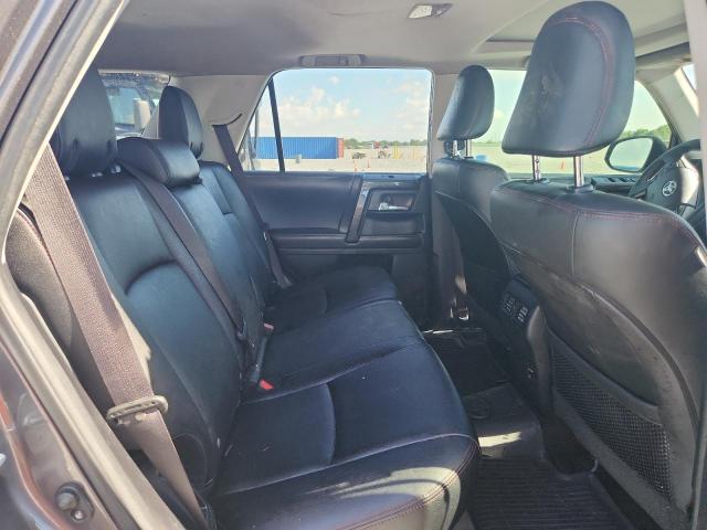Photo 11 from auction – 2019 TOYOTA 4RUNNER SR with VIN JTEBU5JRXK5641746