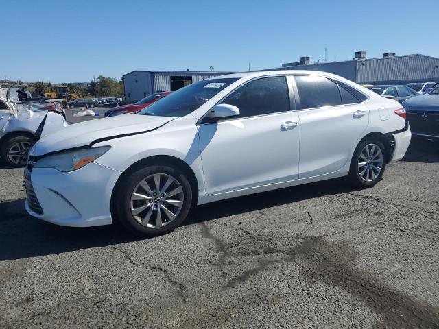 TOYOTA CAMRY LE 2015 with VIN 4T1BF1FK0FU960180 - Photo from auction